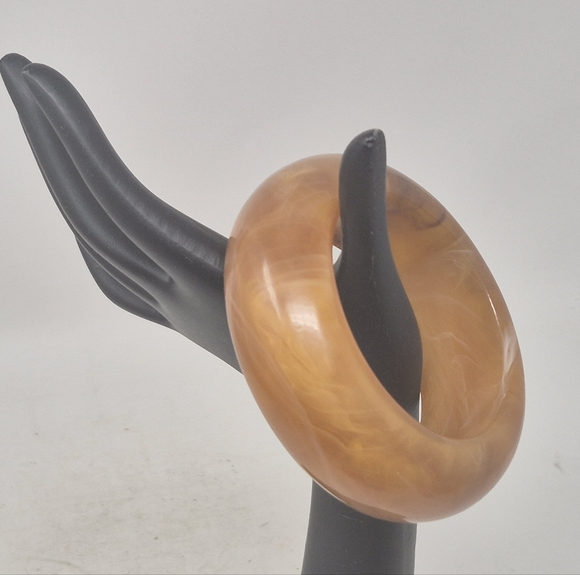 Marbled Amber Bakelite? Bangle Bracelet - Picture 5 of 7
